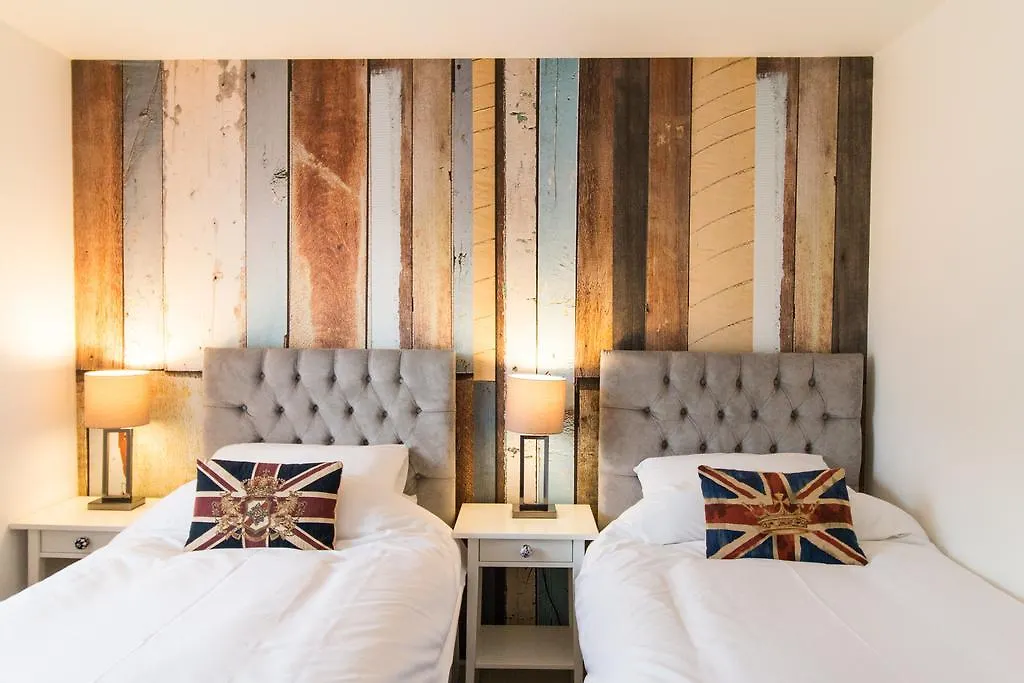 Beautiful Central Family Apartment For 6 London